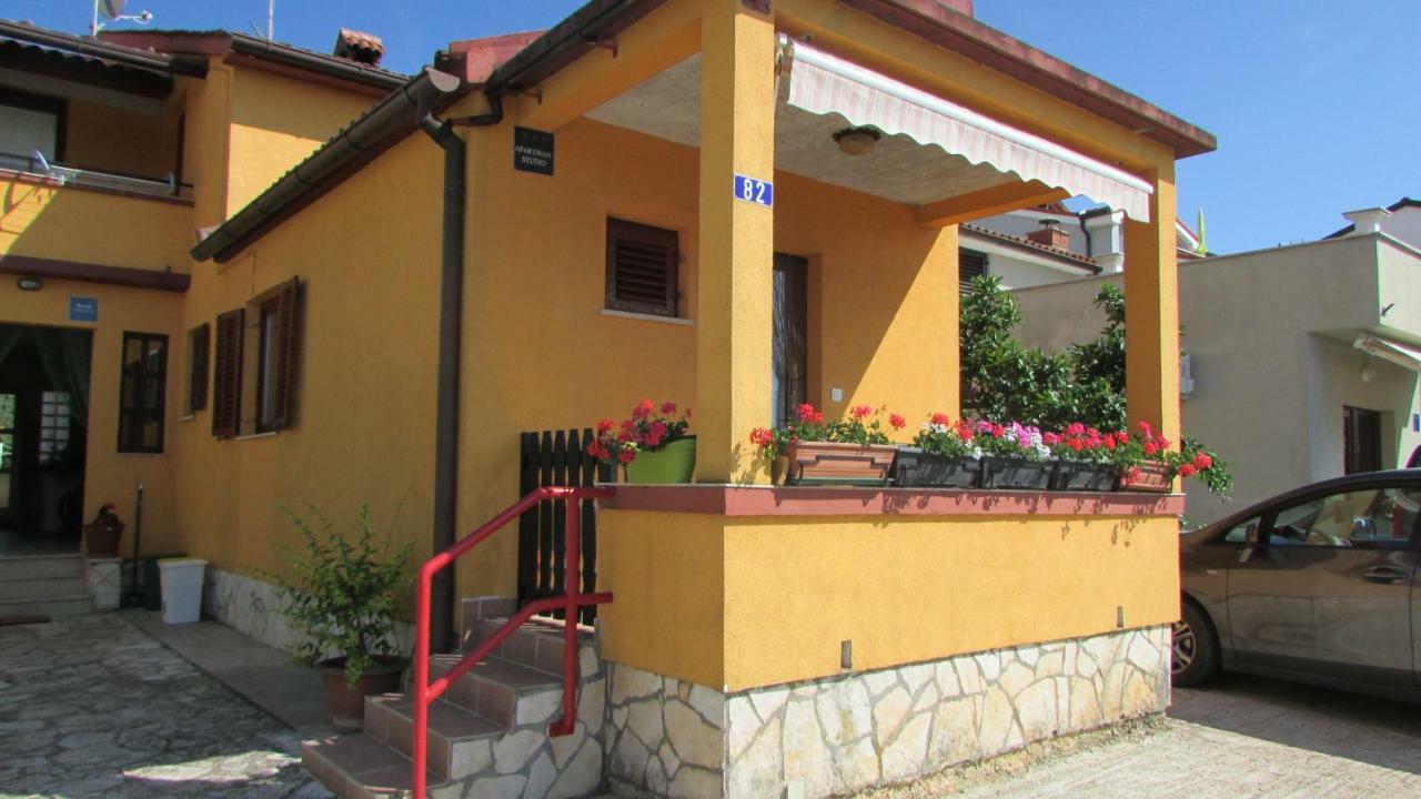 Apartmani Petunia Fažana Buitenkant foto
