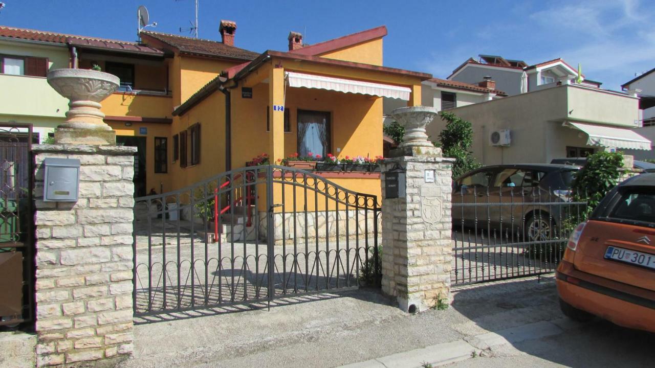 Apartmani Petunia Fažana Buitenkant foto