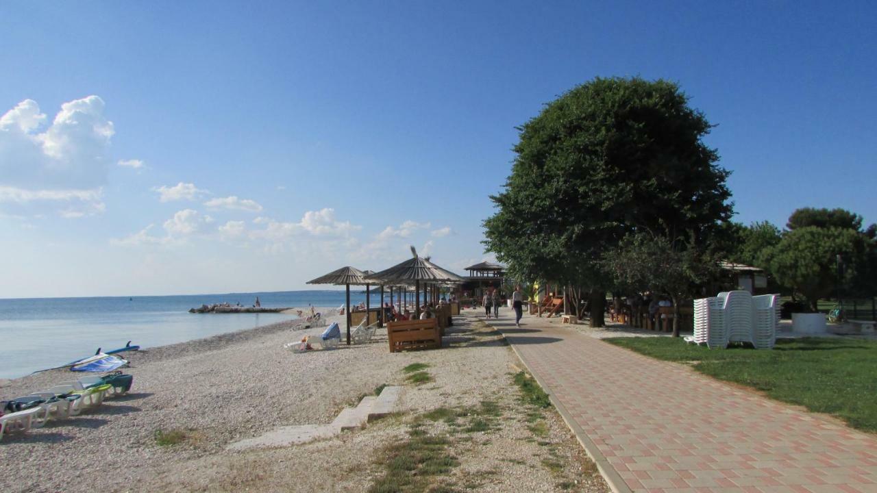 Apartmani Petunia Fažana Buitenkant foto